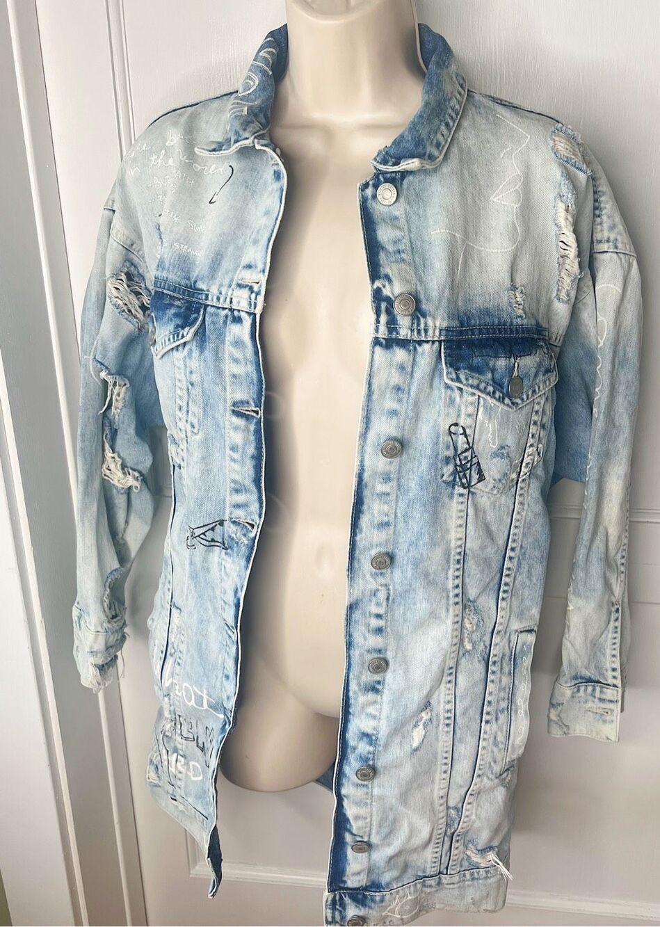 Zara Trafaluc Long Line Distressed Graffiti Demin Jacket Size Medium
